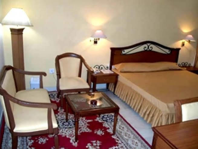 Treebo Trend Corporate Inn Chandīgarh Exterior foto